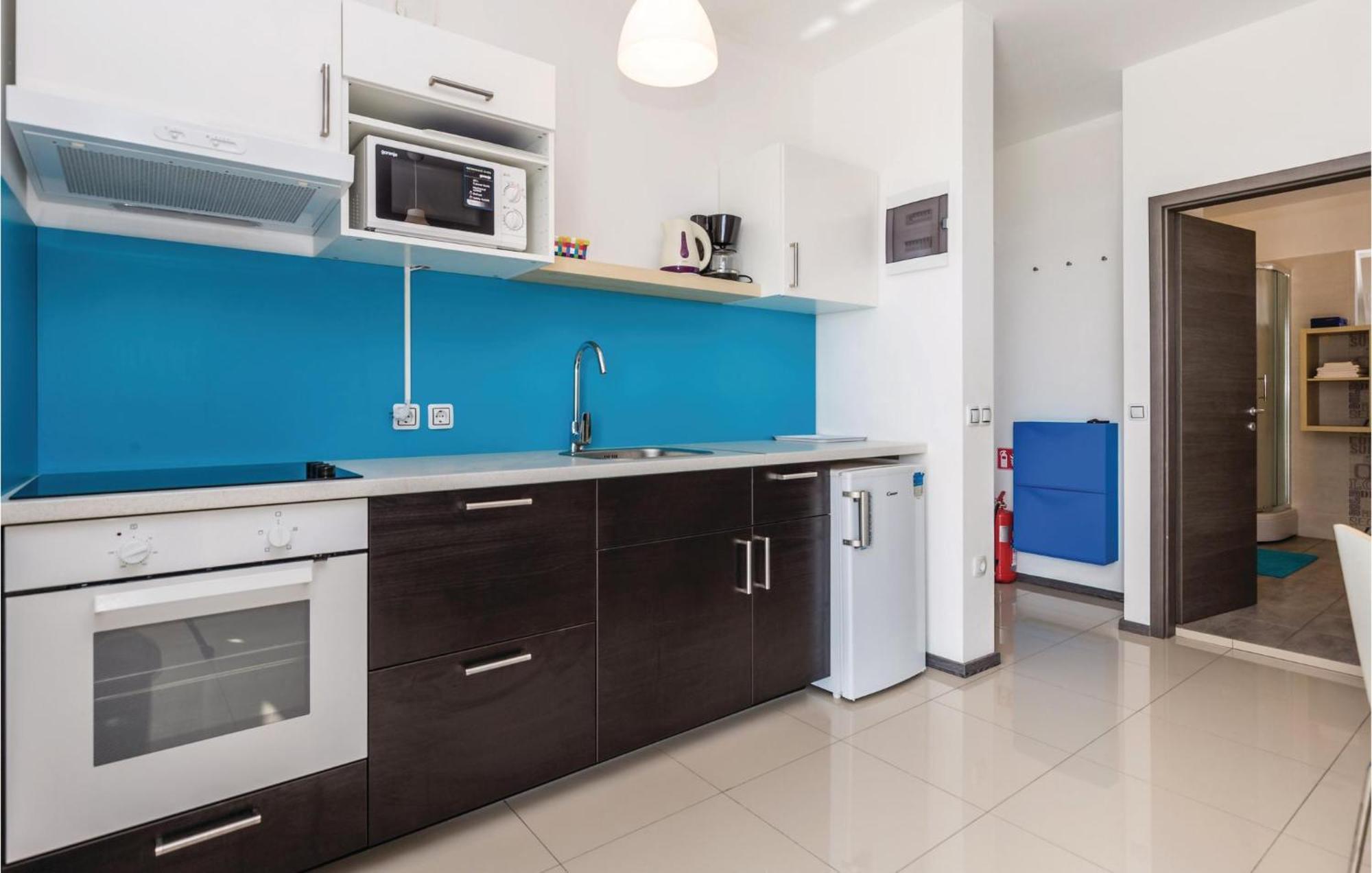 Nice Apartment In Mandre With Wifi エクステリア 写真